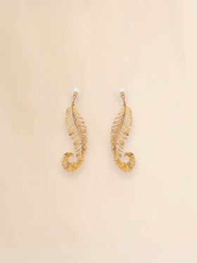  Curved Metal Feather Earrings Gold